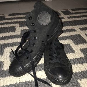 Hightop black converse all star shoes, worn twice!